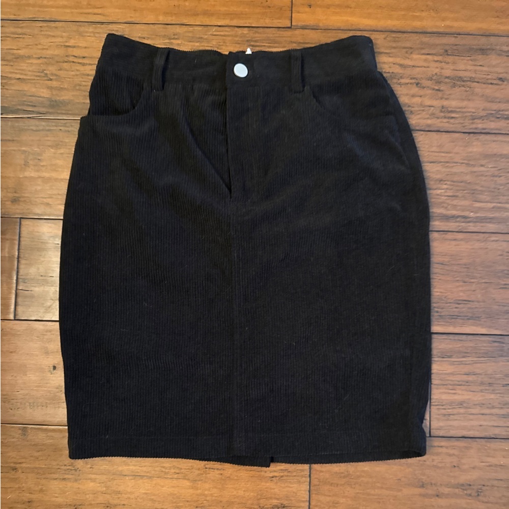 NWOT HALARA Black Corduroy Skirt size small